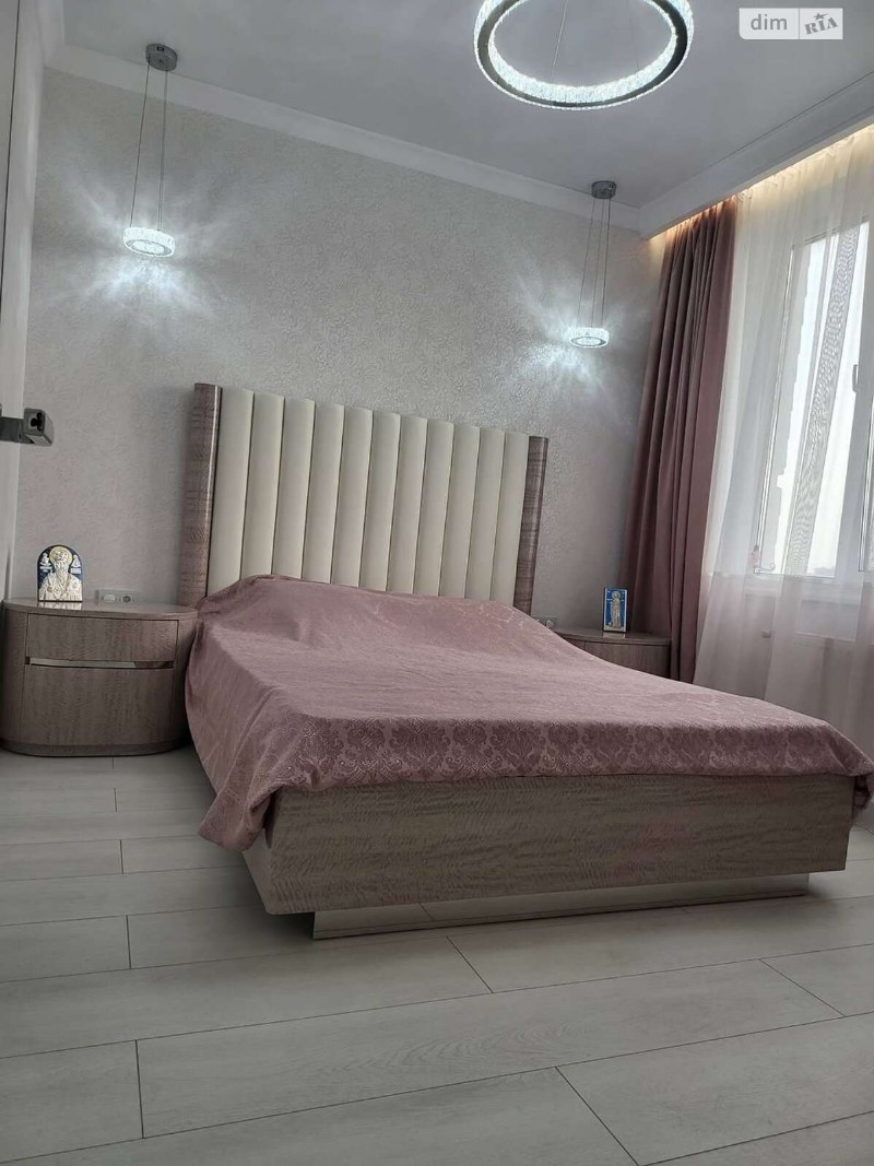 https://photo.capital.com.ua/foto_k/k55064087302.jpg